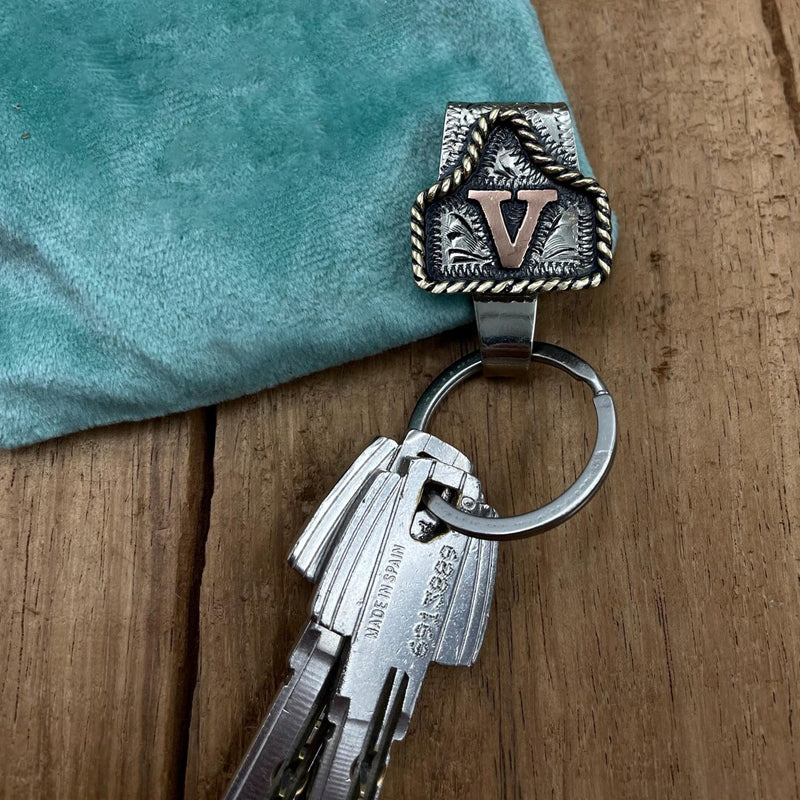 Nyckelring med vintagebokstäver
